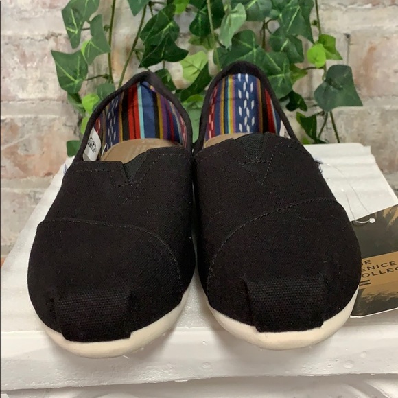 NEW Womens Toms Black Canvas Multi colored Stripes - Picture 4 of 5
